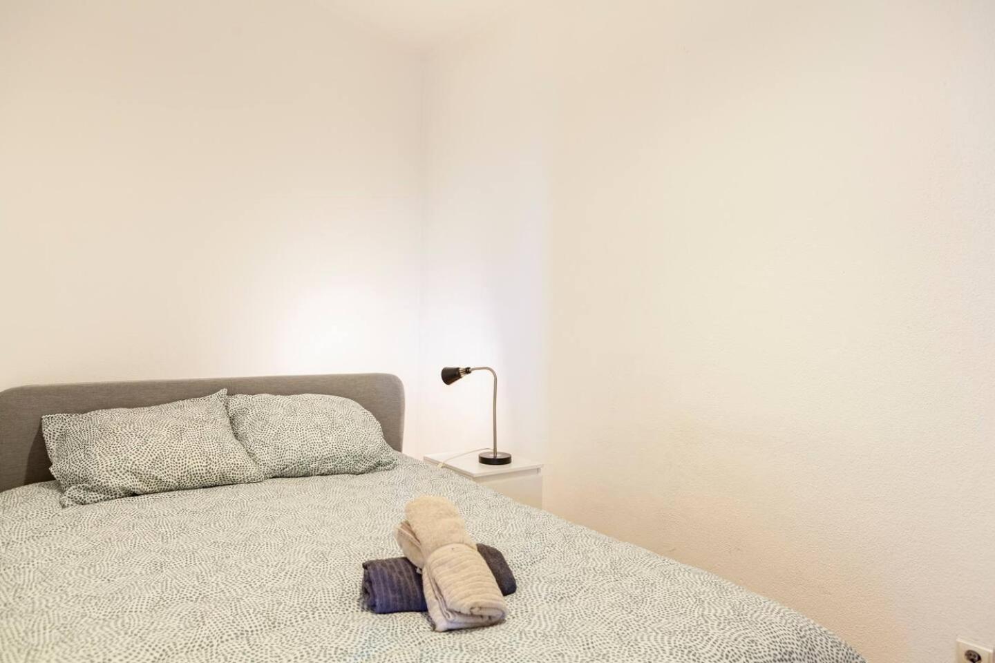 Relax In Lisbon For 4 People With Terrace And Parking Apartment Exterior photo