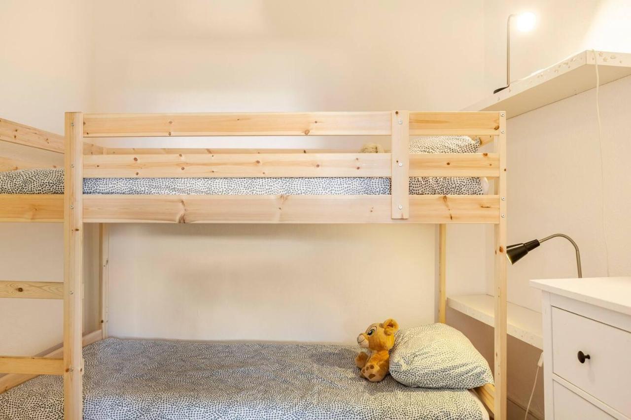 Relax In Lisbon For 4 People With Terrace And Parking Apartment Exterior photo